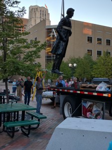 Lincoln gets installed at the old COurthouse, Dayton, OH; © Therese A Schoch 2017