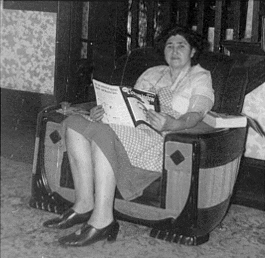 Thelma Hill Boone Album

Kate Hill at home on Sixth St. in Williamsburg, KY